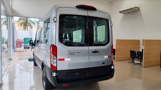 FORD TRANSIT 2.0 ECOBLUE DIESEL MINIBUS 14+1 L3H2 AUTOMÁTICO